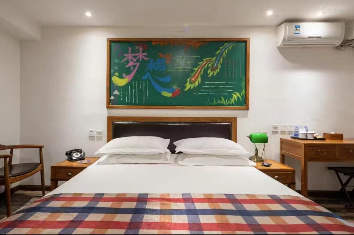 Nostalgia Hotel Beijing Guozijian Ghost Street - Near Beijing Lama Temple, Beihai Park, Jingshan Park, Drum Tower, Houhai Bar Street, Tian'Anmen Square, Located In Beijing Traditional Hutongs, 5 Minutes Away From Beixinqiao Metro Station Экстерьер фото
