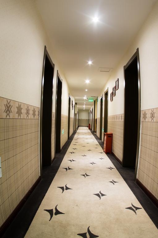 Nostalgia Hotel Beijing Guozijian Ghost Street - Near Beijing Lama Temple, Beihai Park, Jingshan Park, Drum Tower, Houhai Bar Street, Tian'Anmen Square, Located In Beijing Traditional Hutongs, 5 Minutes Away From Beixinqiao Metro Station Экстерьер фото