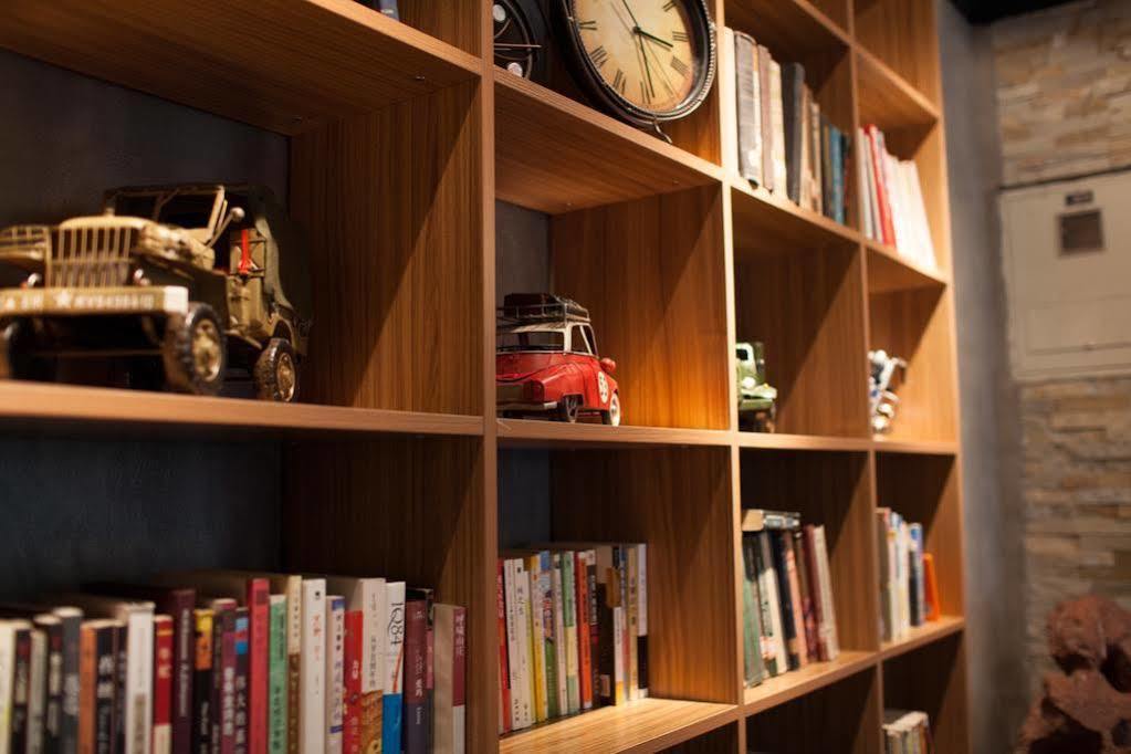 Nostalgia Hotel Beijing Guozijian Ghost Street - Near Beijing Lama Temple, Beihai Park, Jingshan Park, Drum Tower, Houhai Bar Street, Tian'Anmen Square, Located In Beijing Traditional Hutongs, 5 Minutes Away From Beixinqiao Metro Station Экстерьер фото