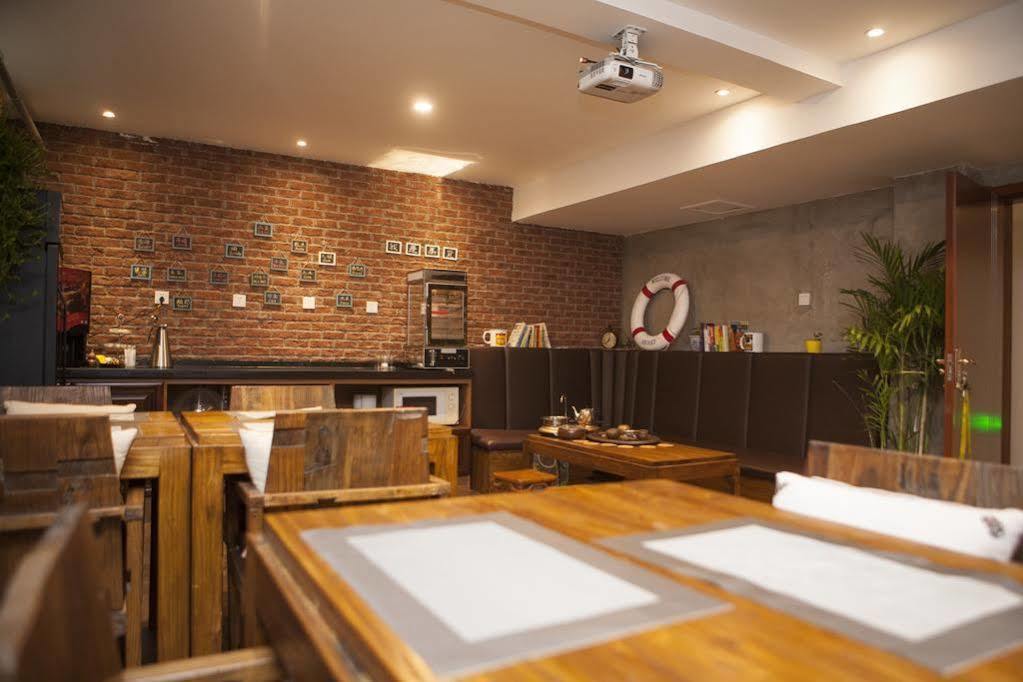 Nostalgia Hotel Beijing Guozijian Ghost Street - Near Beijing Lama Temple, Beihai Park, Jingshan Park, Drum Tower, Houhai Bar Street, Tian'Anmen Square, Located In Beijing Traditional Hutongs, 5 Minutes Away From Beixinqiao Metro Station Экстерьер фото