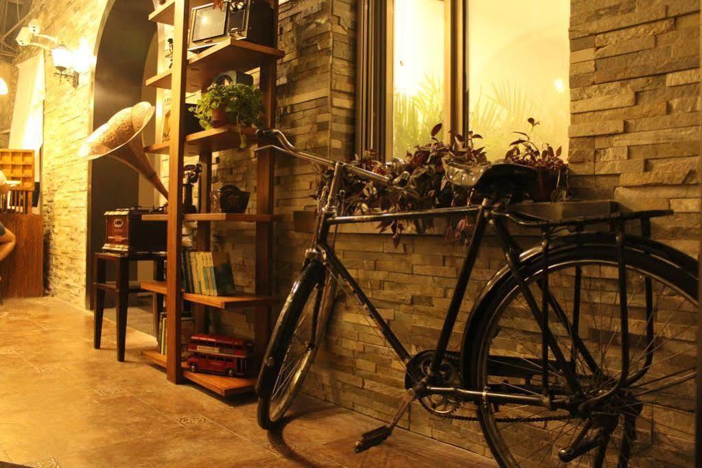 Nostalgia Hotel Beijing Guozijian Ghost Street - Near Beijing Lama Temple, Beihai Park, Jingshan Park, Drum Tower, Houhai Bar Street, Tian'Anmen Square, Located In Beijing Traditional Hutongs, 5 Minutes Away From Beixinqiao Metro Station Экстерьер фото